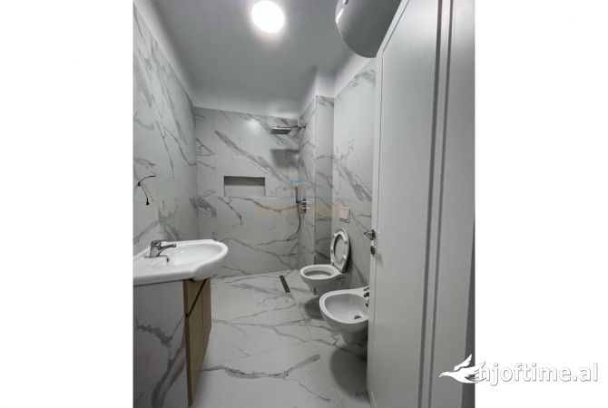 Shtepi me qera Apartament ne Tirane, 1+1, Mobilimi E mobiluar, Pagesa 450  Euro.