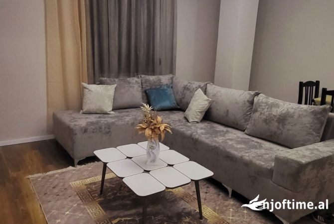Shtepi me qera 2+1 ne Tirane - 800 Euro