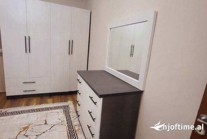 Shtepi me qera Apartament ne Tirane, 2+1, Mobilimi E mobiluar, Pagesa 800  Euro.
