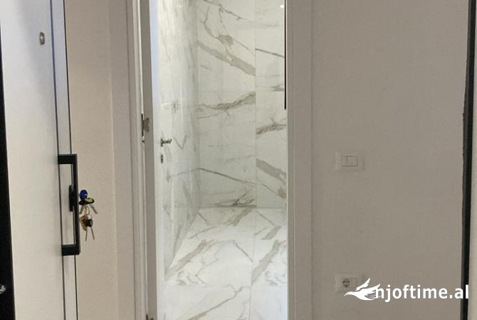 Ambient biznesi me qera 3+1 ne Tirane - 750 Euro