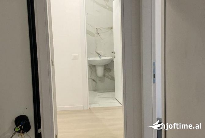 Ambient biznesi me qera 3+1 ne Tirane - 750 Euro