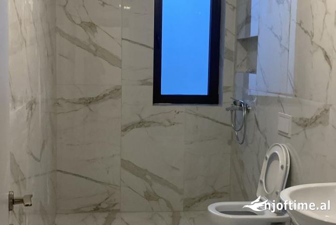 Ambient biznesi me qera 3+1 ne Tirane - 750 Euro