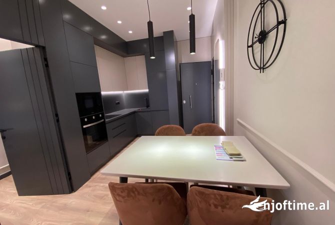 Shtepi me qera Apartament ne Tirane, 1+1, Mobilimi E mobiluar, Pagesa 1,050  Euro.