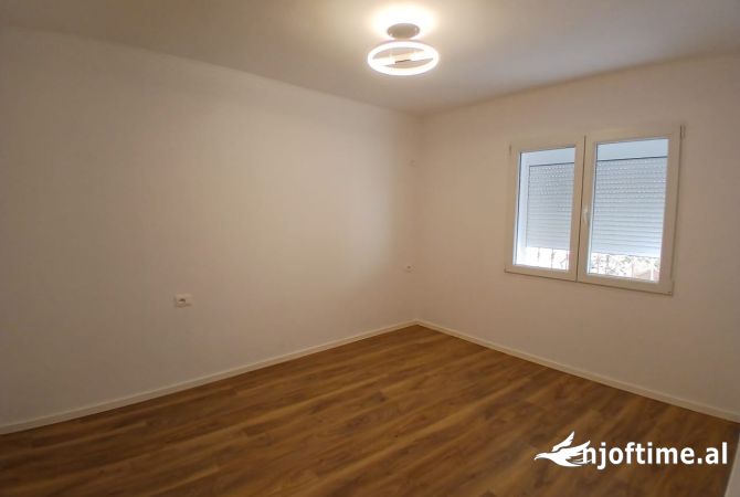 Shtepi ne shitje Apartament ne Tirane, 2+1, Mobilimi Bosh, pa mobiluar, Pagesa 125,000  Euro.