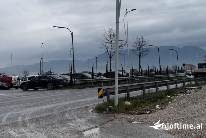 Truall ose Toke  ne Tirane - 250,000 Euro