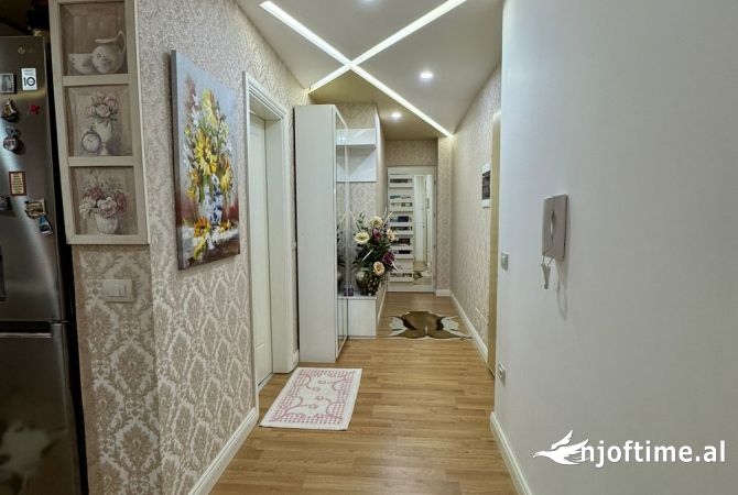 Shtepi ne shitje Apartament ne Tirane, 2+1, Mobilimi Bosh, pa mobiluar, Pagesa 225,000  Euro.