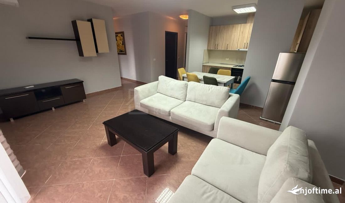 Shtepi ne shitje Apartament ne Tirane, 2+1, Mobilimi E mobiluar, Pagesa 243,000  Euro.