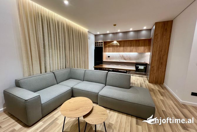 Shtepi me qera 2+1 ne Tirane - 1,300 Euro