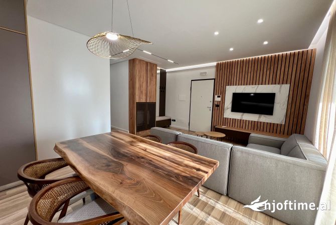 Shtepi me qera 2+1 ne Tirane - 1,300 Euro