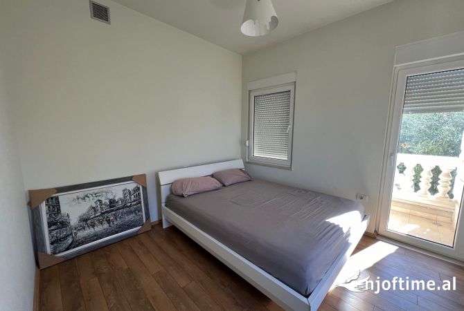 Shtepi me qera Vila Luksoze ne Tirane, 4+1, Mobilimi E mobiluar, Pagesa 3,000  Euro.