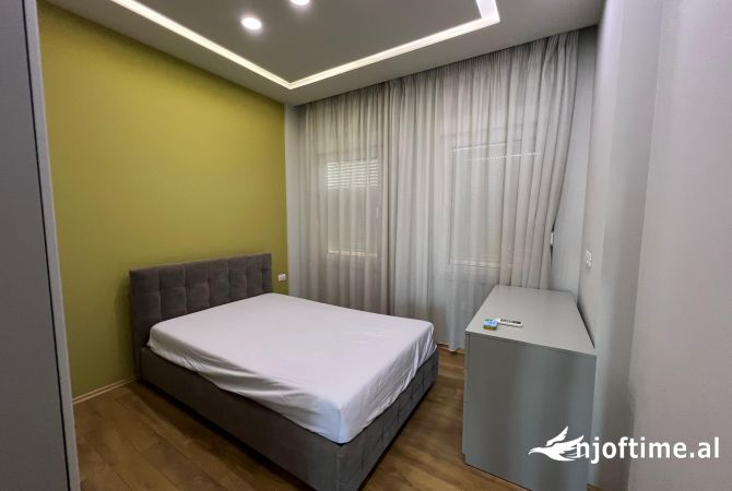 Shtepi me qera Vila Luksoze ne Tirane, 4+1, Mobilimi E mobiluar, Pagesa 3,000  Euro.