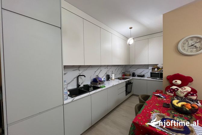 Shtepi ne shitje Apartament ne Tirane, 2+1, Mobilimi E mobiluar, Pagesa 205,000  Euro.