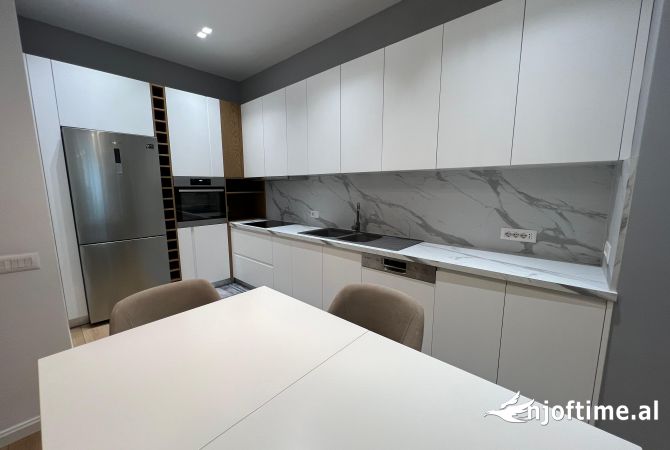 Shtepi me qera 3+1 ne Tirane - 1,650 Euro