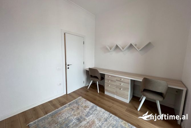 Shtepi me qera Apartament ne Tirane, 3+1, Mobilimi E mobiluar, Pagesa 1,650  Euro.