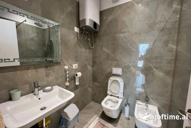Shtepi me qera Apartament ne Tirane, 3+1, Mobilimi E mobiluar, Pagesa 1,650  Euro.