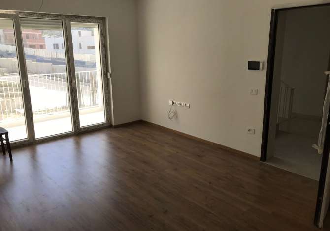 Shtepi me qera 2+1 ne Tirane - 800 Euro