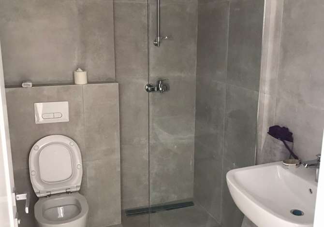 Shtepi me qera Apartament ne Tirane, 2+1, Mobilimi Bosh, pa mobiluar, Pagesa 800  Euro.