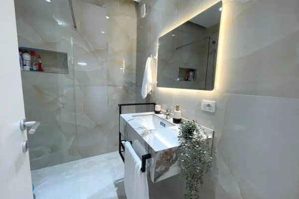 Shtepi me qera 2+1 ne Tirane - 700 Euro