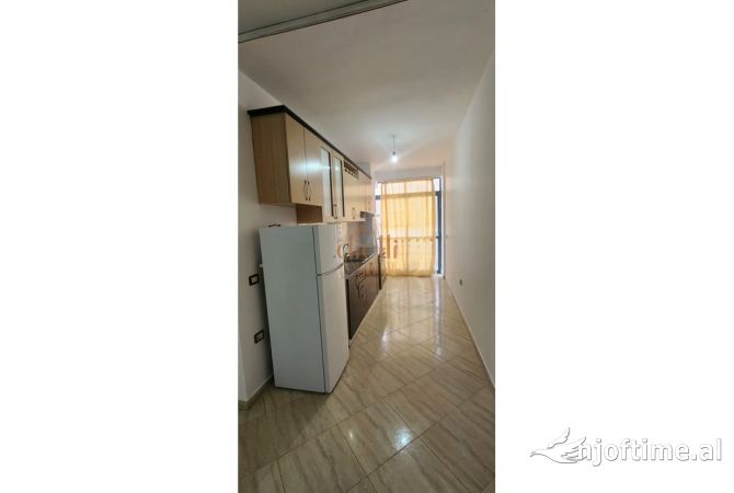Shtepi ne shitje Apartament ne Tirane, 2+1, Mobilimi Pjeserisht e mobiluar, Pagesa 80,000  Euro.