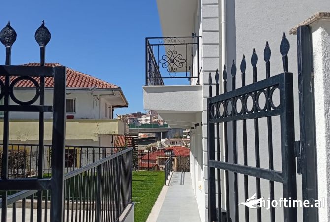 Shtepi ne shitje Vila Luksoze ne Tirane, 6+1, Mobilimi Bosh, pa mobiluar, Pagesa 730,000  Euro.