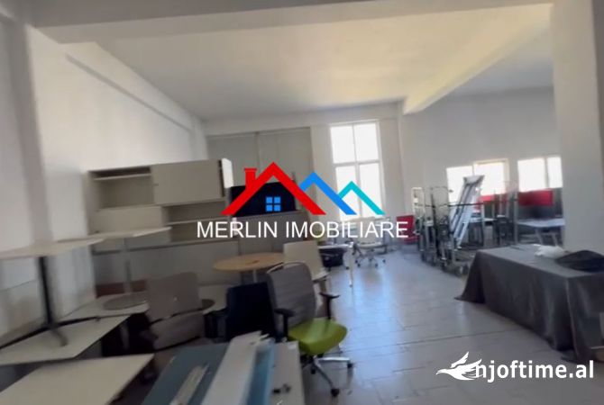 Ambient biznesi me qera 3+1 ne Tirane - 1,100 Euro