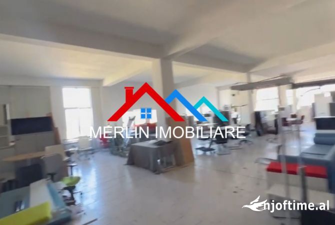 Ambient biznesi me qera 3+1 ne Tirane - 1,100 Euro