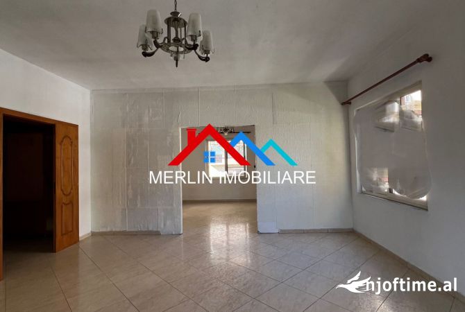 Ambient biznesi me qera 3+1 ne Tirane - 1,200 Euro