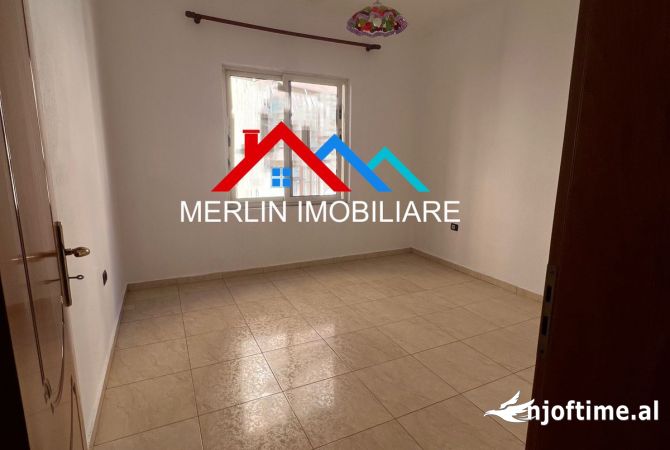 Ambient biznesi me qera 3+1 ne Tirane - 1,200 Euro