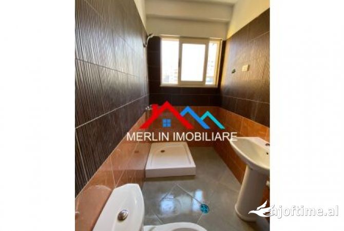 Shtepi ne shitje Apartament ne Tirane, 2+1, Mobilimi E mobiluar, Pagesa 155,000  Euro.