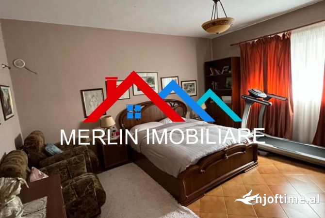 Shtepi ne shitje Apartament ne Tirane, 2+1, Mobilimi E mobiluar, Pagesa 165,000  Euro.