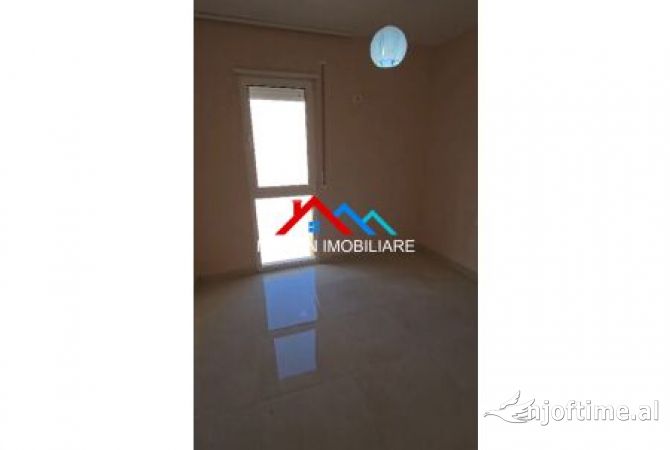 Shtepi ne shitje Apartament ne Tirane, 2+1, Mobilimi Pjeserisht e mobiluar, Pagesa 190,000  Euro.