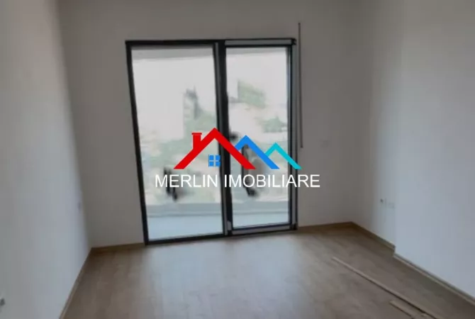 Ambient biznesi me qera 3+1 ne Tirane - 450 Euro