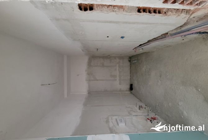 Shtepi ne shitje Apartament ne Tirane, 1+1, Mobilimi Bosh, pa mobiluar, Pagesa 155,000  Euro.