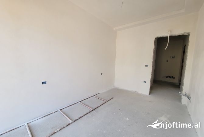 Shtepi ne shitje Apartament ne Tirane, 1+1, Mobilimi Bosh, pa mobiluar, Pagesa 155,000  Euro.