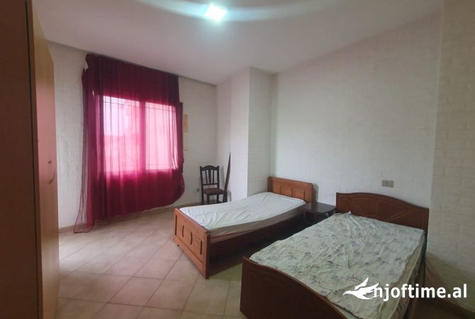 Shtepi me qera 2+1 ne Tirane - 400 Euro