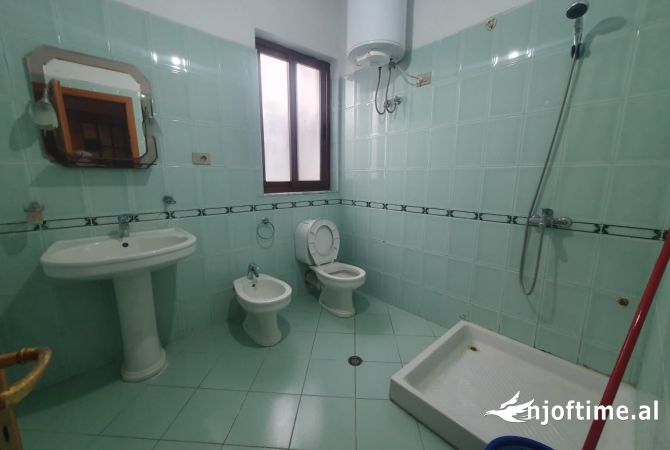 Shtepi me qera 2+1 ne Tirane - 400 Euro