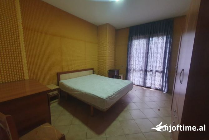 Shtepi me qera Apartament ne Tirane, 2+1, Mobilimi E mobiluar, Pagesa 400  Euro.