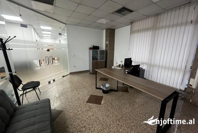 Ambient biznesi me qera 3+1 ne Tirane - 5,160 Euro
