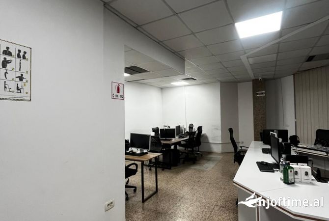 Ambient biznesi me qera 3+1 ne Tirane - 5,160 Euro