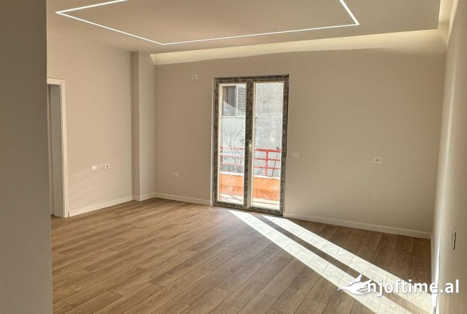 Shtepi ne shitje Apartament ne Tirane, 1+1, Mobilimi Bosh, pa mobiluar, Pagesa 120,000  Euro.