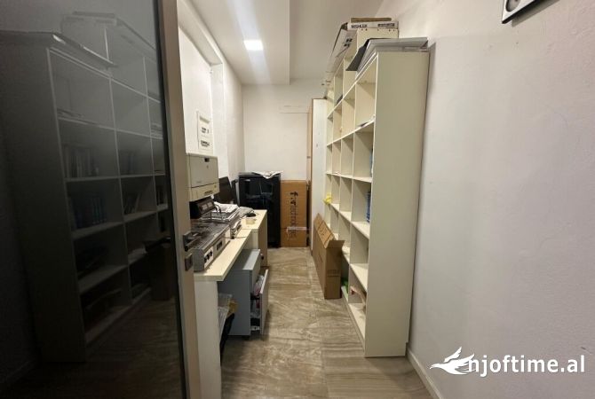 Ambient biznesi me qera 3+1 ne Tirane - 1,200 Euro