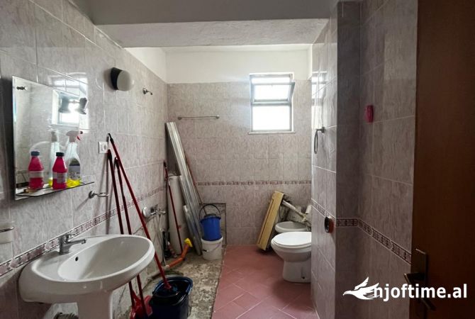 JEPET AMBJENT BIZNESI OSE APARTAMENT ME QIRA