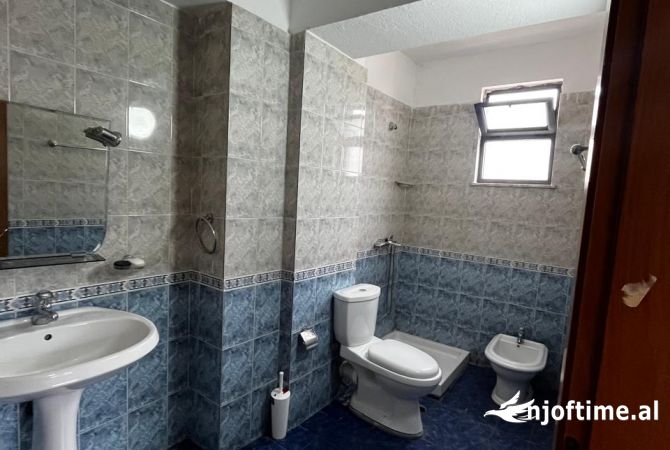 Ambient biznesi me qera 3+1 ne Tirane - 900 Euro