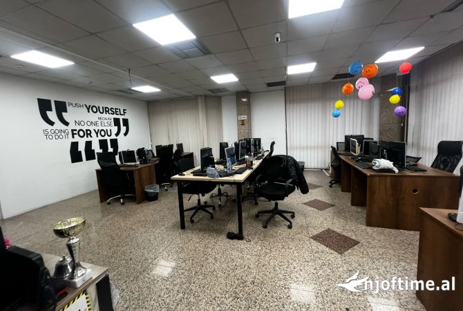 Ambient biznesi me qera 3+1 ne Tirane - 5,160 Euro