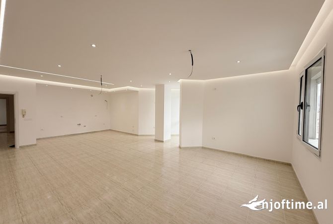 Shtepi ne shitje Apartament ne Tirane, 2+1, Mobilimi Bosh, pa mobiluar, Pagesa 400,000  Euro.