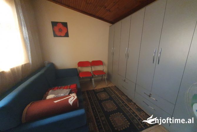 Shtepi ne shitje Apartament ne Tirane, 2+1, Mobilimi E mobiluar, Pagesa 80,000  Euro.