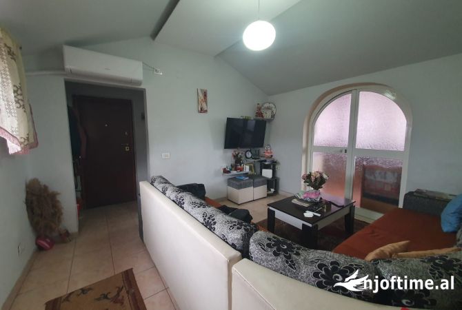 Shtepi ne shitje Apartament ne Tirane, 2+1, Mobilimi E mobiluar, Pagesa 80,000  Euro.