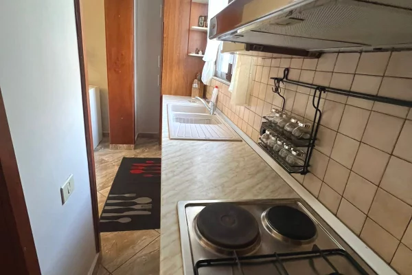 Shtepi me qera 2+1 ne Tirane - 50,000 Leke