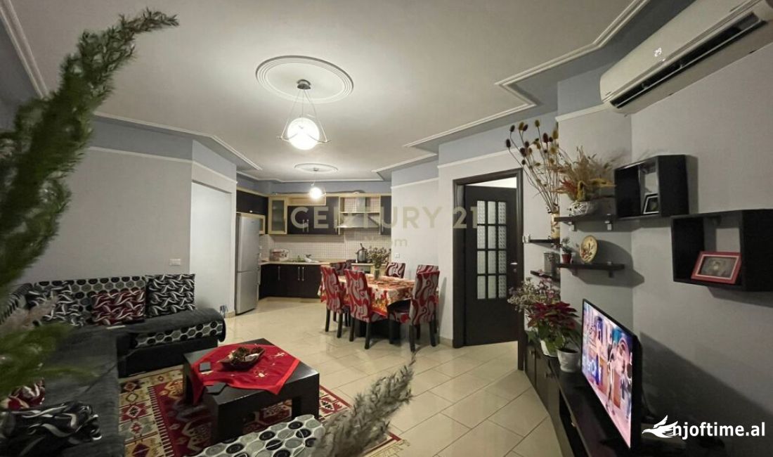 Shtepi ne shitje Apartament ne Tirane, 2+1, Mobilimi E mobiluar, Pagesa 140,000  Euro.