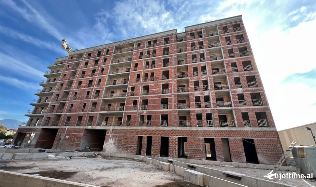 Shtepi ne shitje Apartament ne Tirane, 2+1, Mobilimi Bosh, pa mobiluar, Pagesa 102,999  Euro.